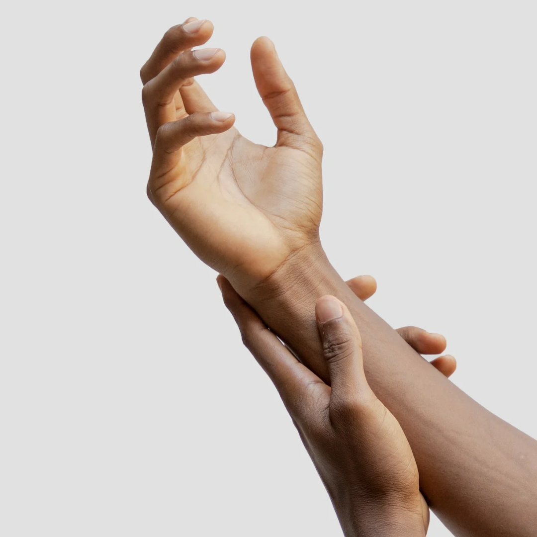 Perfume for Sensitive Skin: How NÉIA’s Hypoallergenic Scents Make a Difference