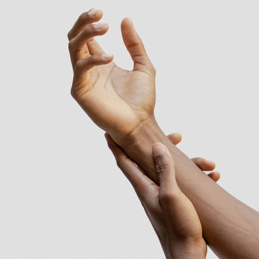 Perfume for Sensitive Skin: How NÉIA’s Hypoallergenic Scents Make a Difference