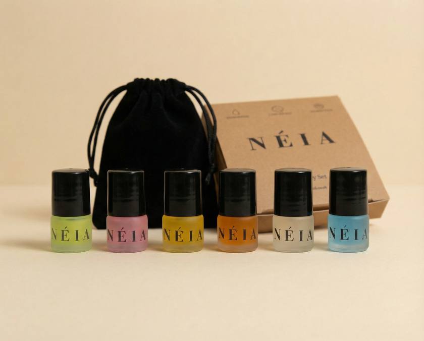 The Women's Discovery Set with its black velvet pouch and box